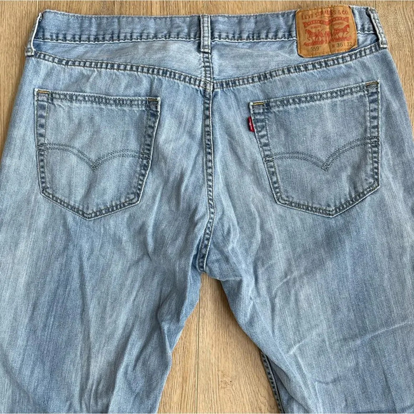Levi’s 559 Men's Relaxed Straight Leg Light Wash Classic Denim Jeans 36x32 - Picture 7 of 11